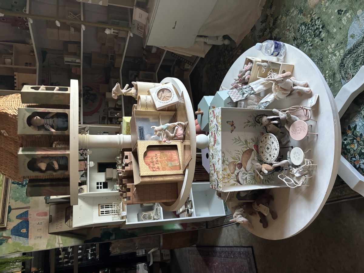 Children's collectibles and gift displays